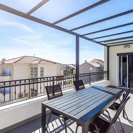 Maestral - Kastel Kambelovac Apartment Kastela
