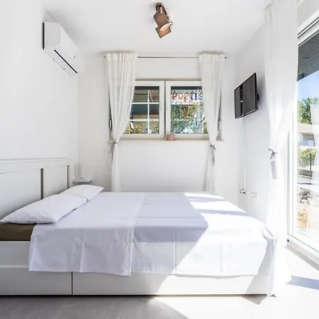 Maestral - Kastel Kambelovac Apartment Kastela
